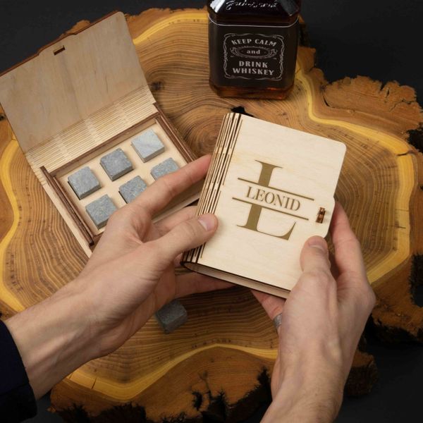 Камни для виски "Инициал" персонализированные 6 штук в подарочной коробке BD-WHROCKS-11 фото